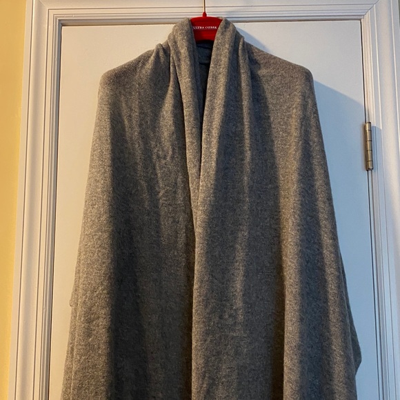 💯 Luxurious Cashmere Gray Large Scarf Wrap Never Used - Picture 2 of 11